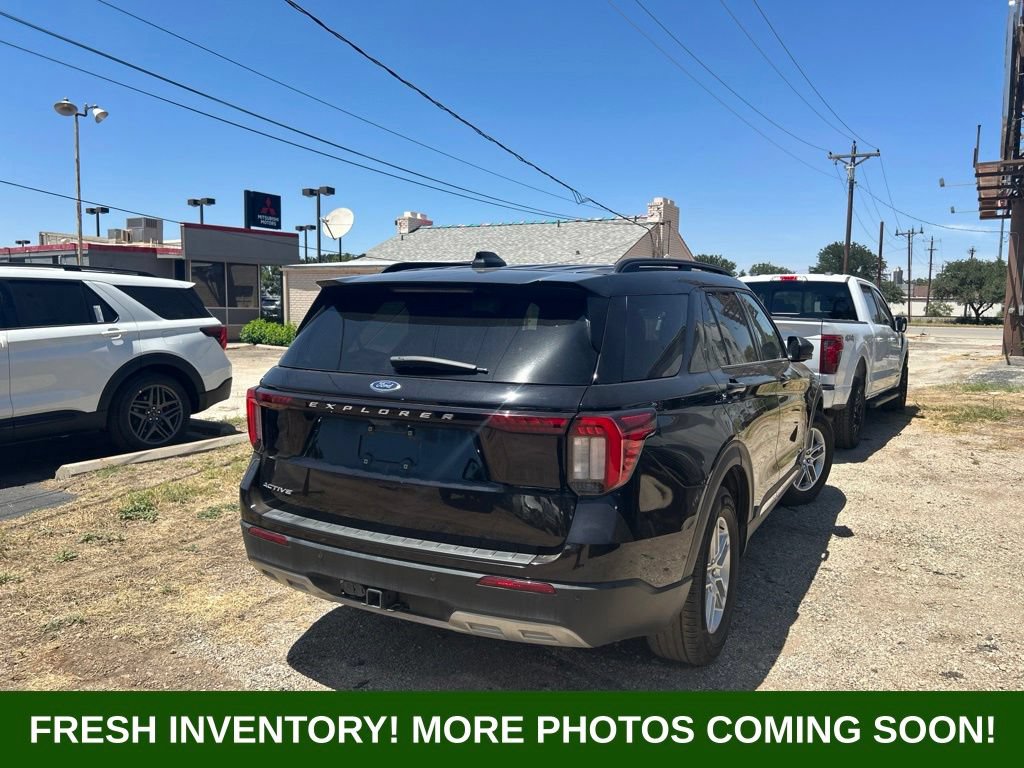 Used 2025 Ford Explorer Active w/ Active Comfort Package RWD image 3