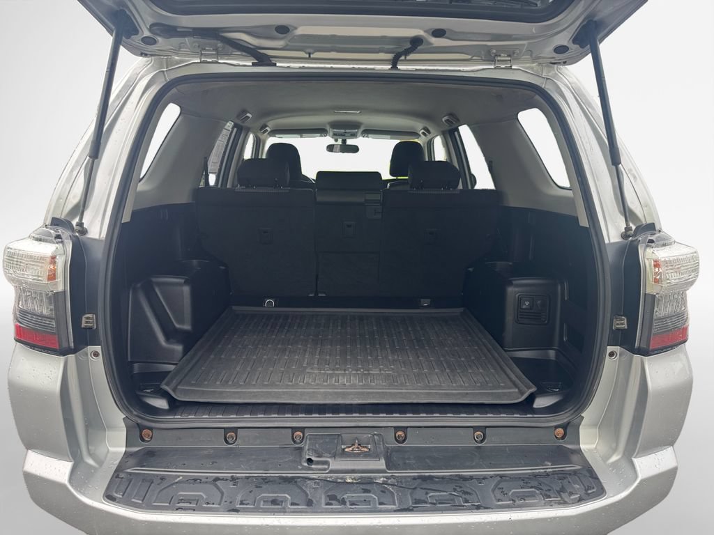 Used 2018 Toyota 4Runner SR5 AWD/4WD image 25