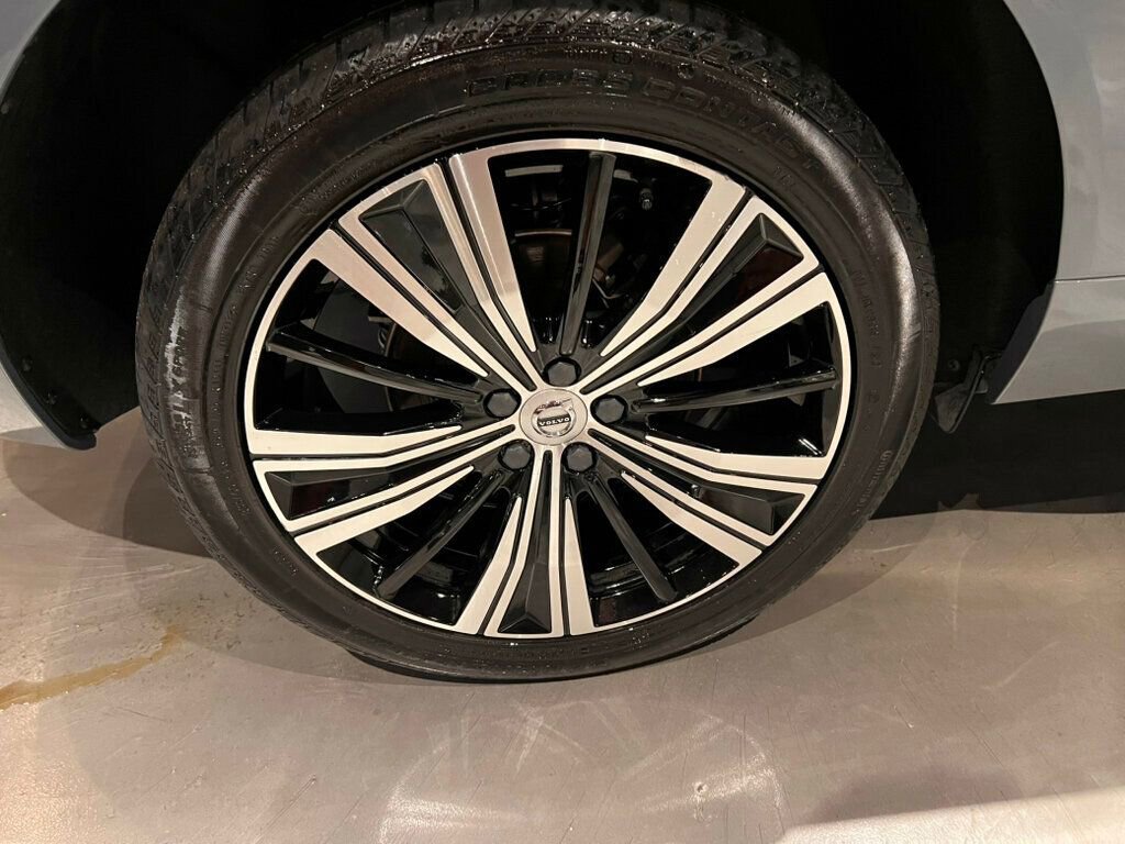 Used 2023 Volvo XC60 B5 Plus w/ Climate Package image 12
