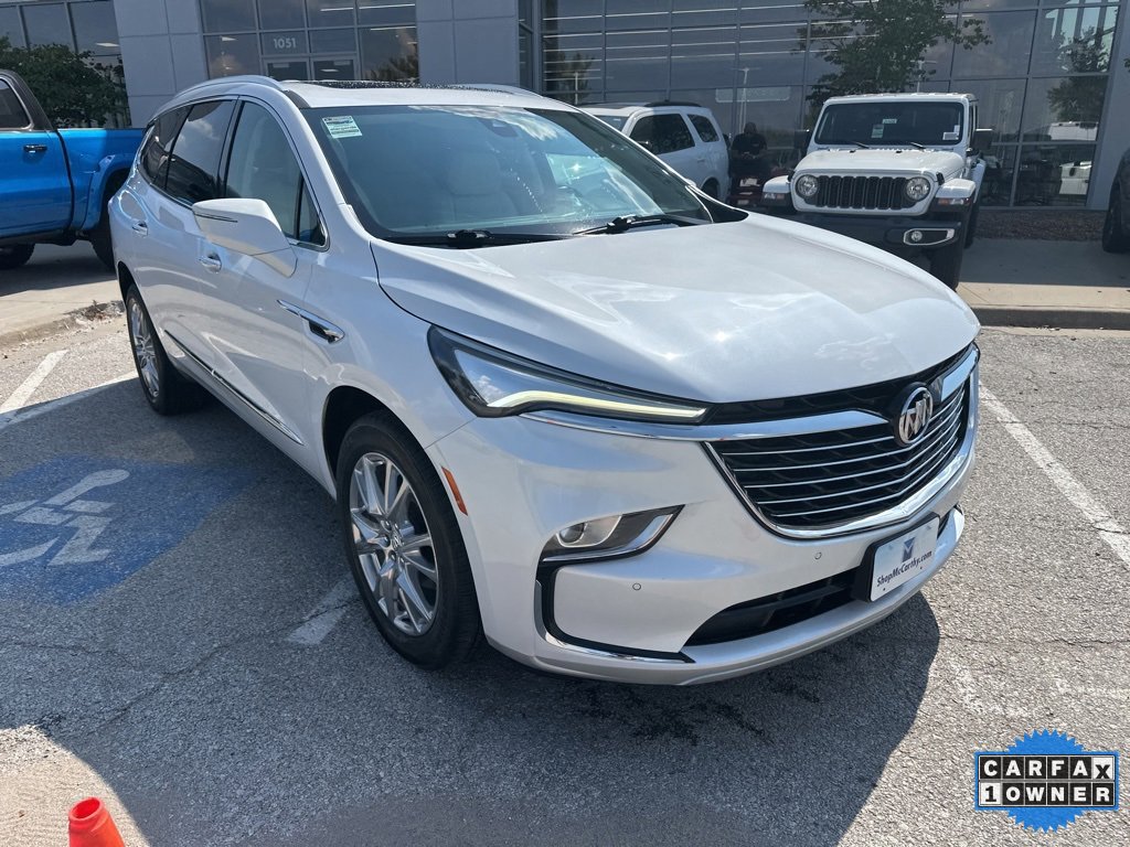 Used 2024 Buick Enclave Essence w/ Experience Buick Package image 7