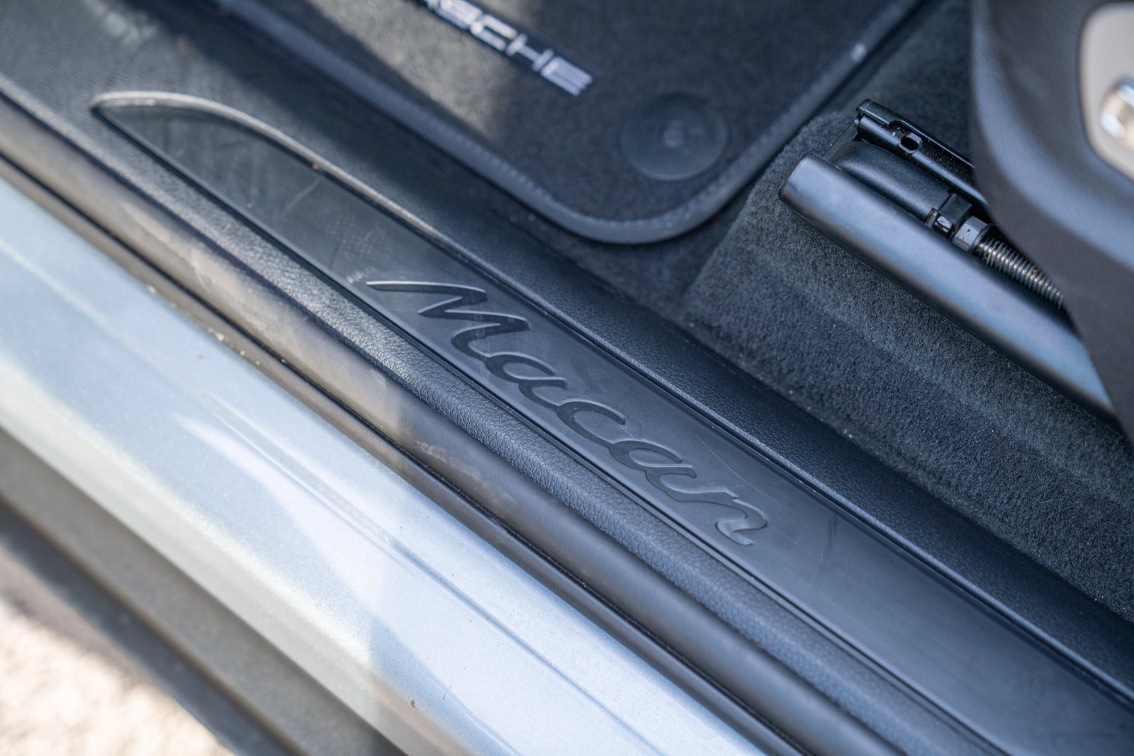 Certified 2026 Porsche Macan AWD/4WD image 11