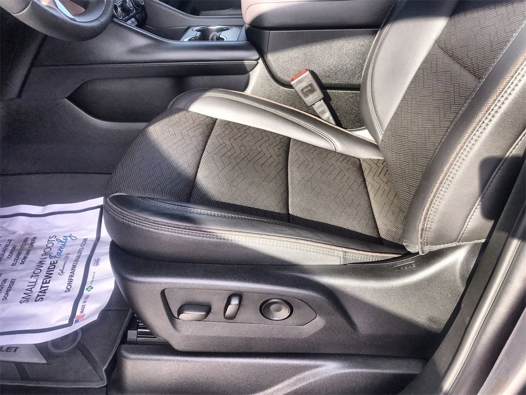 Used 2024 Chevrolet Tahoe High Country w/ Premium Package image 12