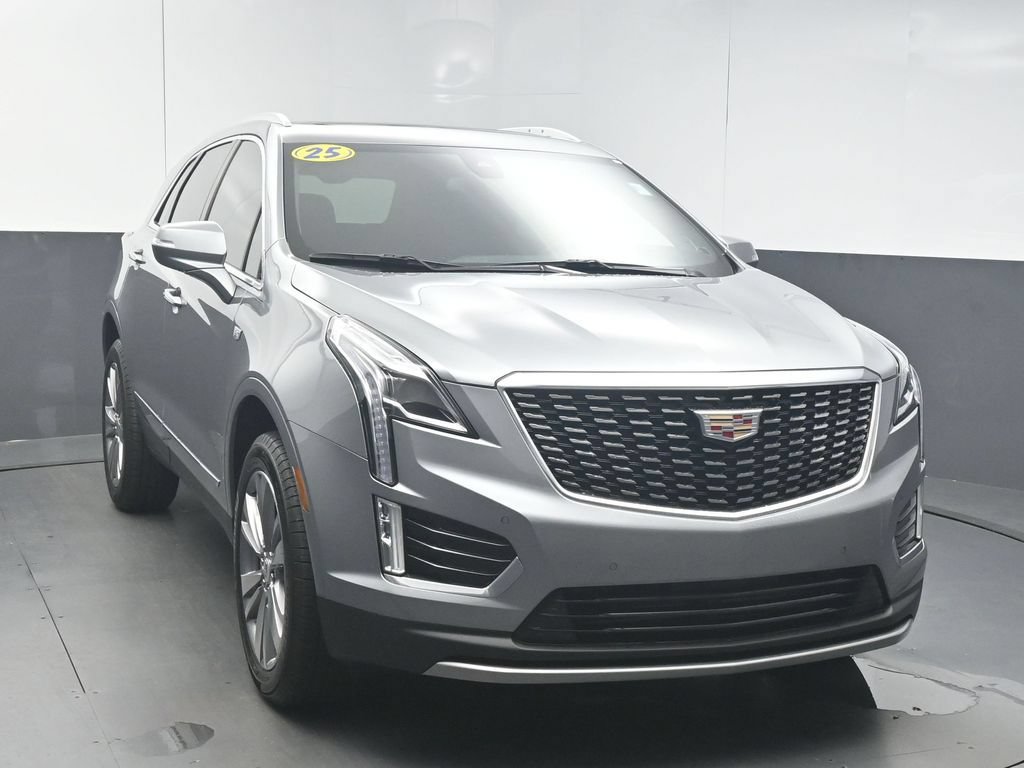 Used 2025 Cadillac XT5 Premium Luxury FWD image 2