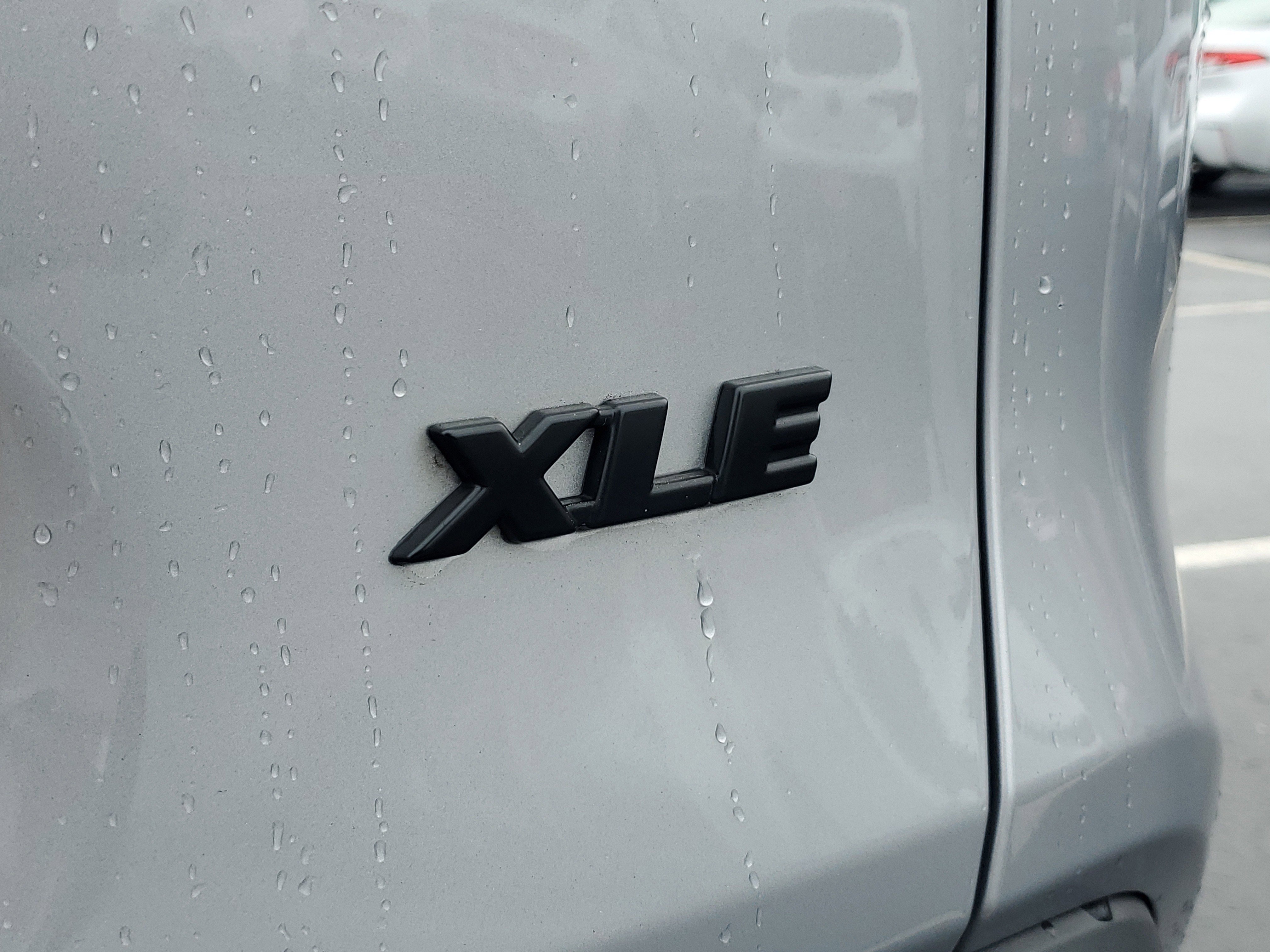 Used 2022 Toyota RAV4 XLE Premium image 7