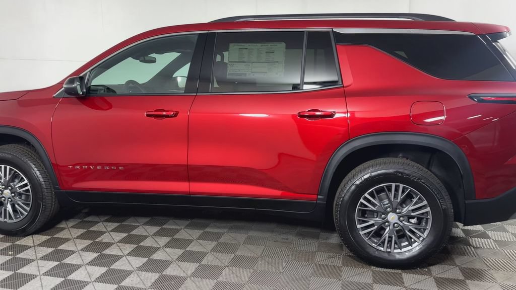 New 2027 Chevrolet Traverse LT w/ LPO, Floor Liner Package FWD image 7