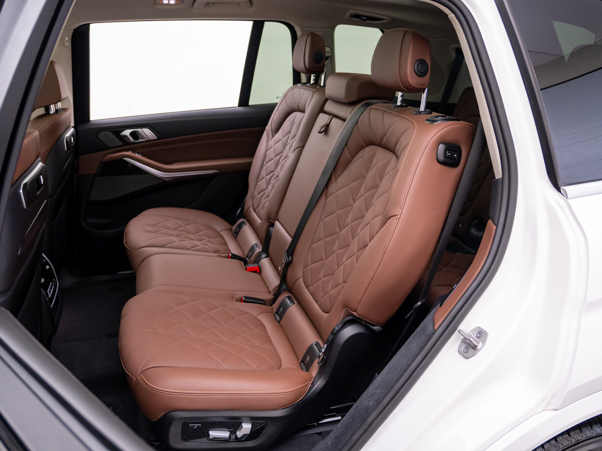 Certified 2024 BMW X7 xDrive40i w/ Premium Package AWD/4WD image 18