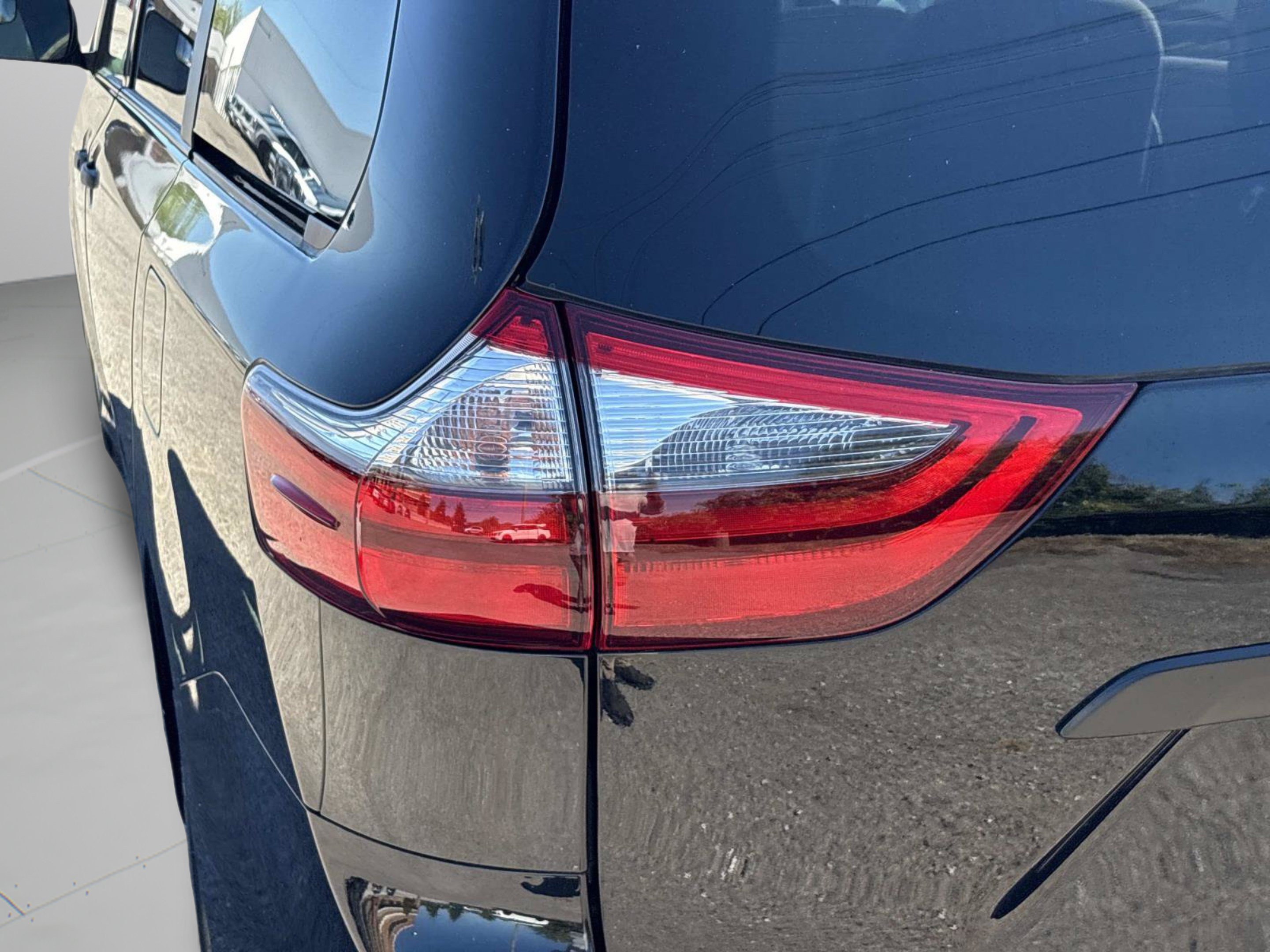 Used 2020 Toyota Sienna L FWD image 34