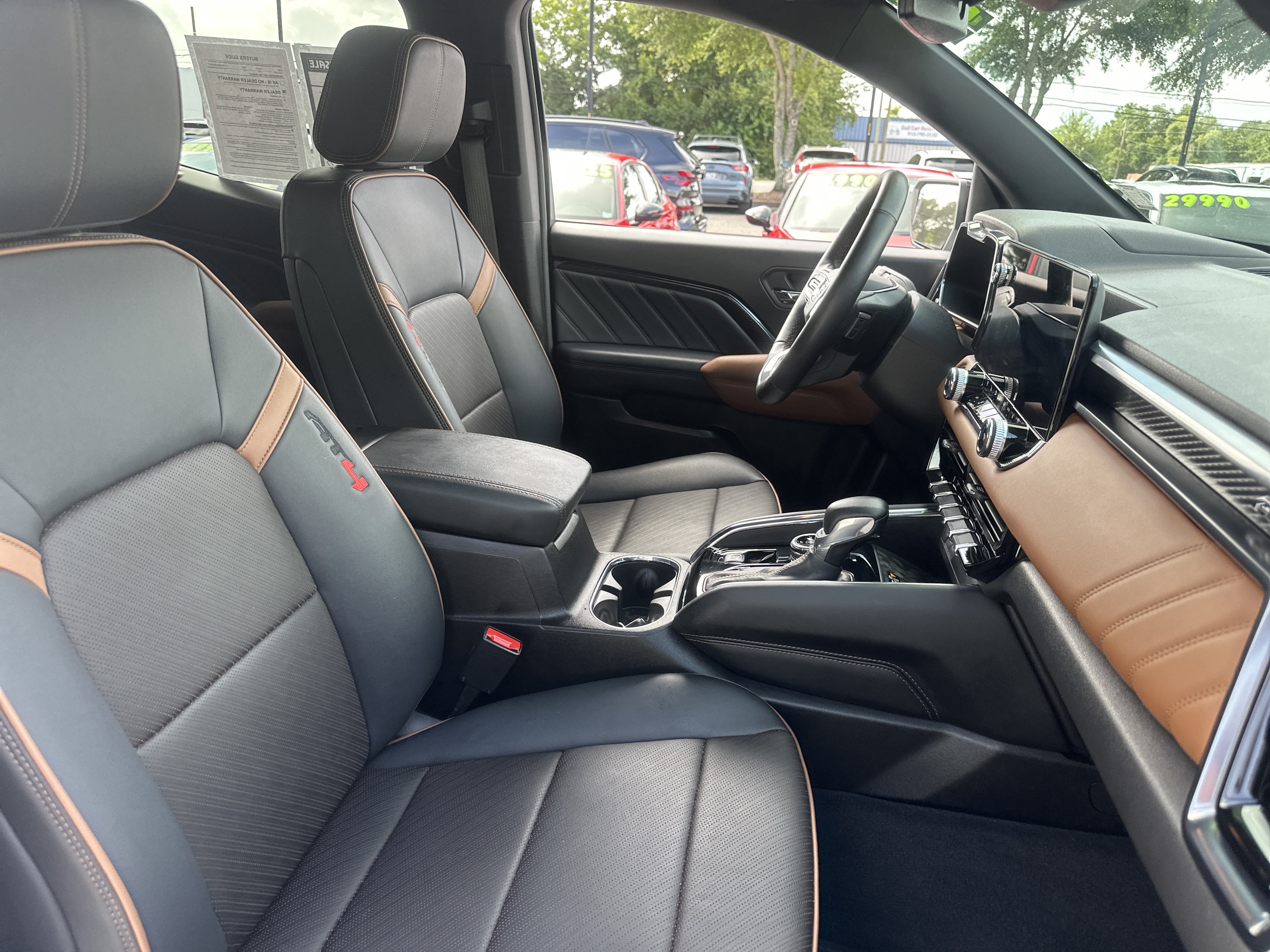 Used 2024 GMC Canyon AT4 w/ AT4 Premium Package AWD/4WD image 13