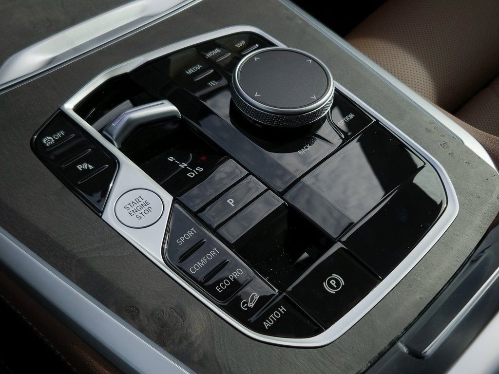 New 2026 BMW X5 xDrive40i w/ Parking Assistance Package AWD/4WD image 12