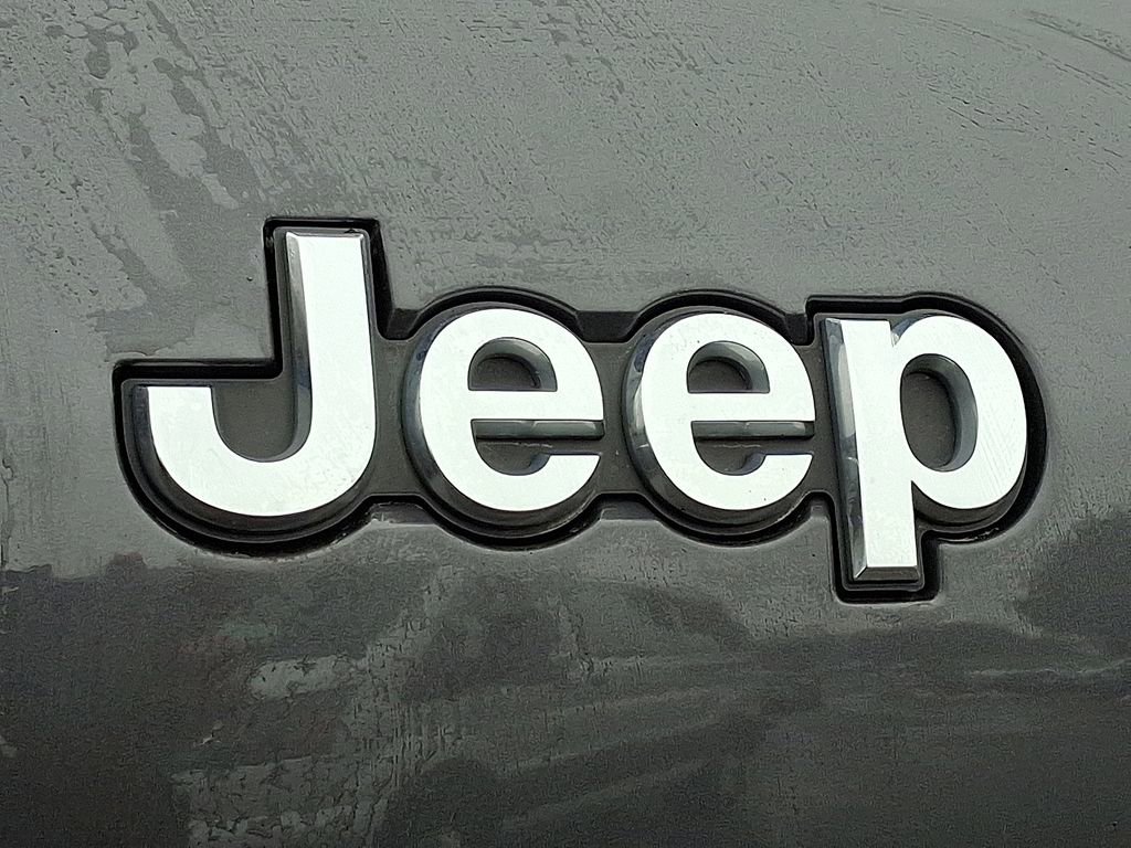 Used 2022 Jeep Grand Cherokee L Limited image 32