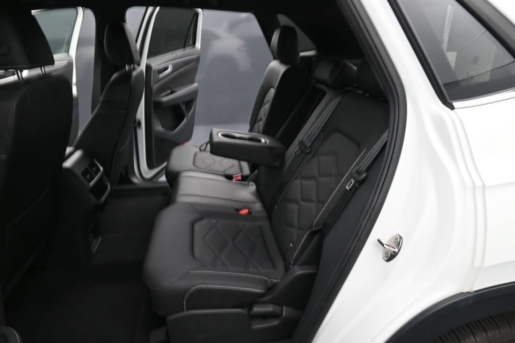 Used 2025 Volkswagen Atlas Cross Sport SE FWD image 16
