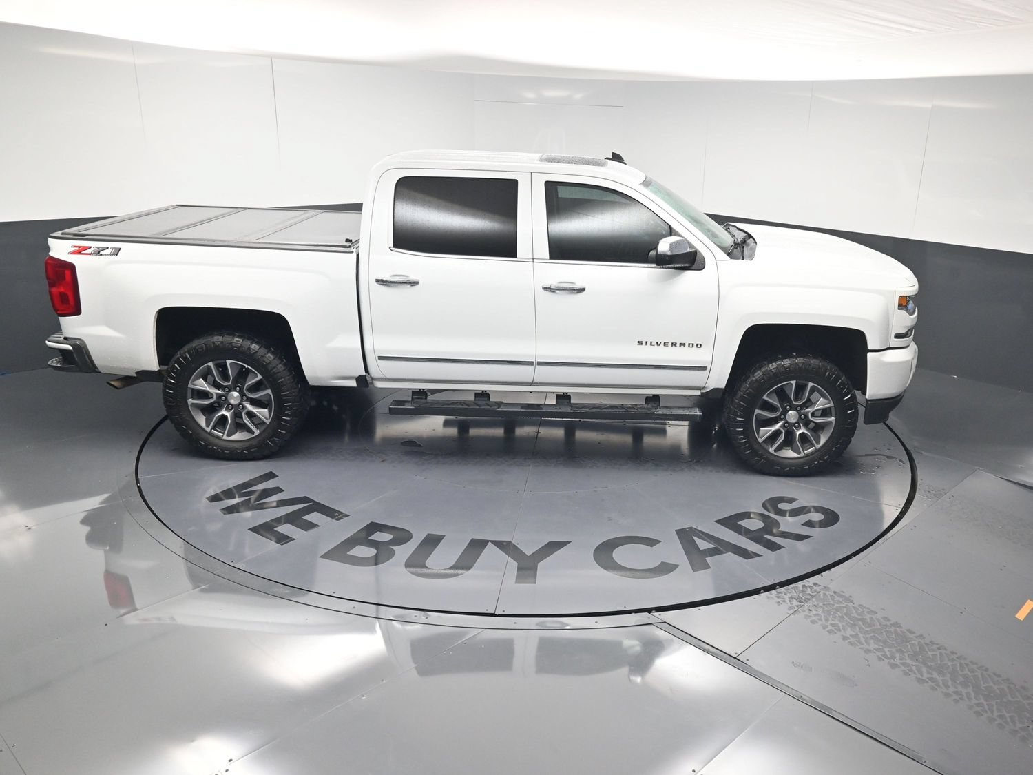 Used 2018 Chevrolet Silverado 1500 LTZ Z71 w/ LTZ Plus Package AWD/4WD image 34