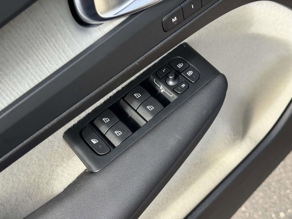 Certified 2026 Volvo XC40 B5 Plus w/ Climate Package image 15