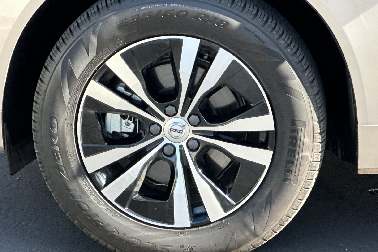 Certified 2025 Volvo XC60 B5 Core AWD/4WD image 34