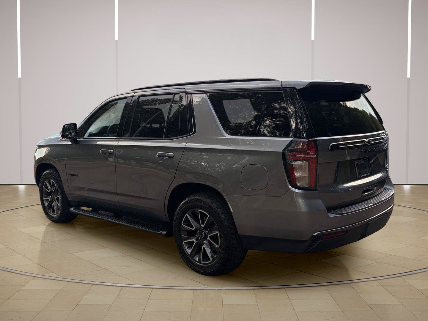 Used 2021 Chevrolet Tahoe Z71 w/ Z71 Off-Road Package AWD/4WD image 3