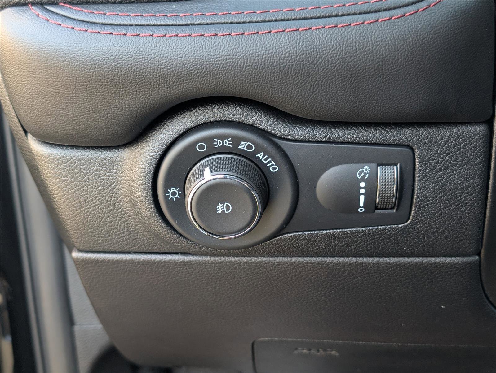 Used 2022 Dodge Durango R/T w/ Trailer Tow Group IV image 23