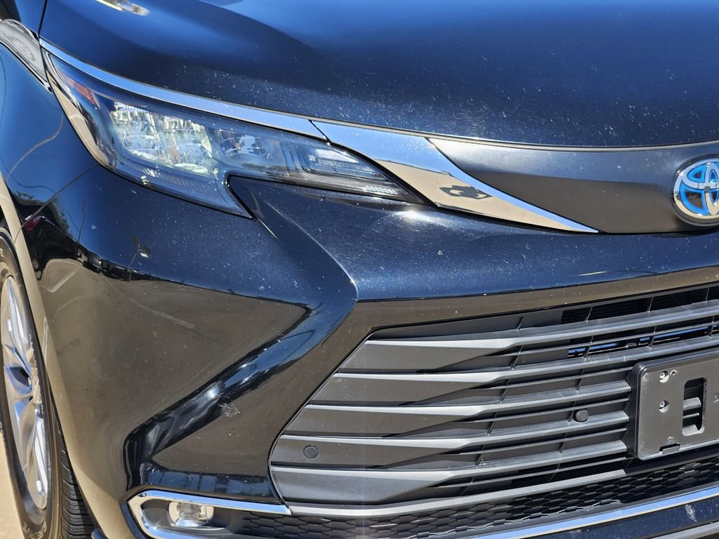 Used 2024 Toyota Sienna XLE FWD image 8