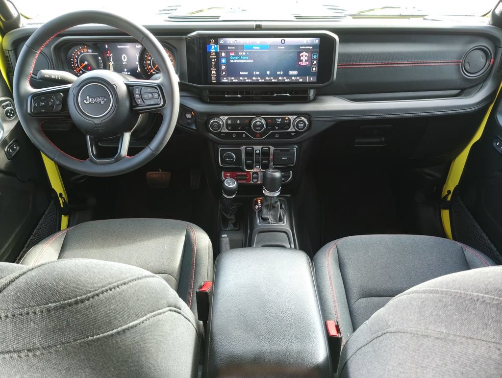 Used 2024 Jeep Gladiator Rubicon w/ Technology Group AWD/4WD image 5