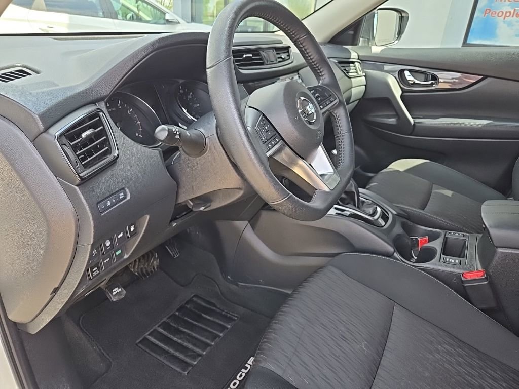 Used 2020 Nissan Rogue SV AWD/4WD image 35
