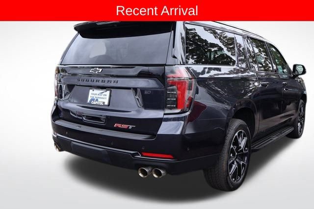 Used 2025 Chevrolet Suburban RST image 4