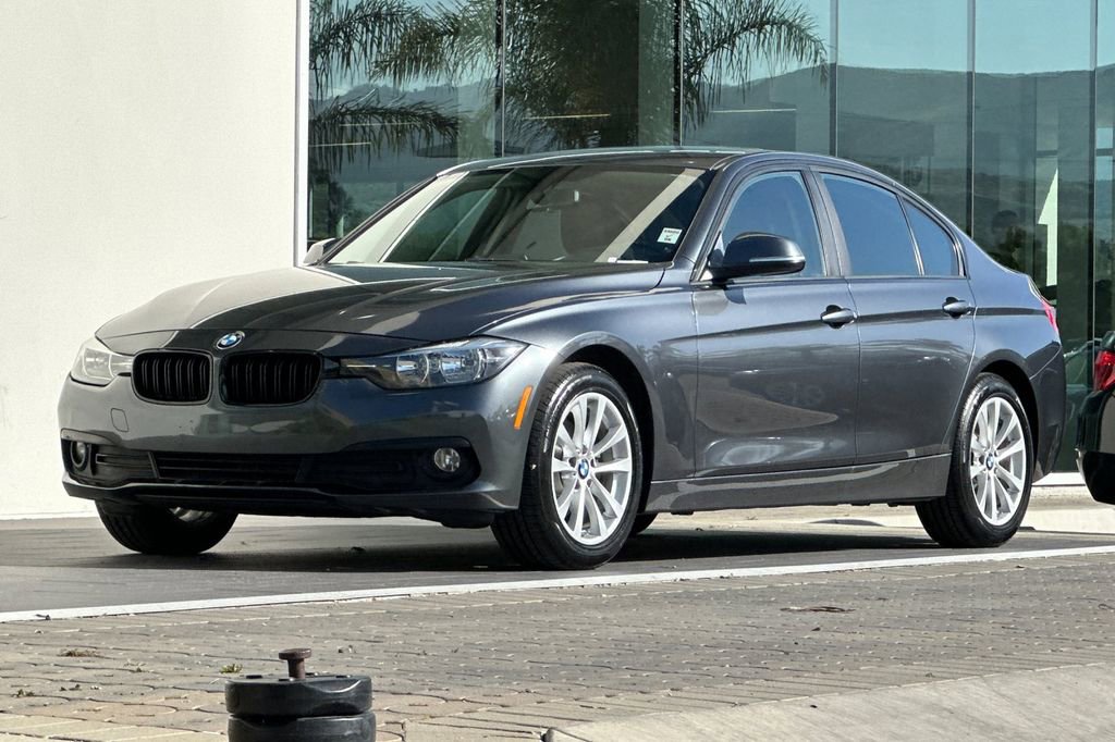 Used 2017 BMW 320i Sedan RWD image 7
