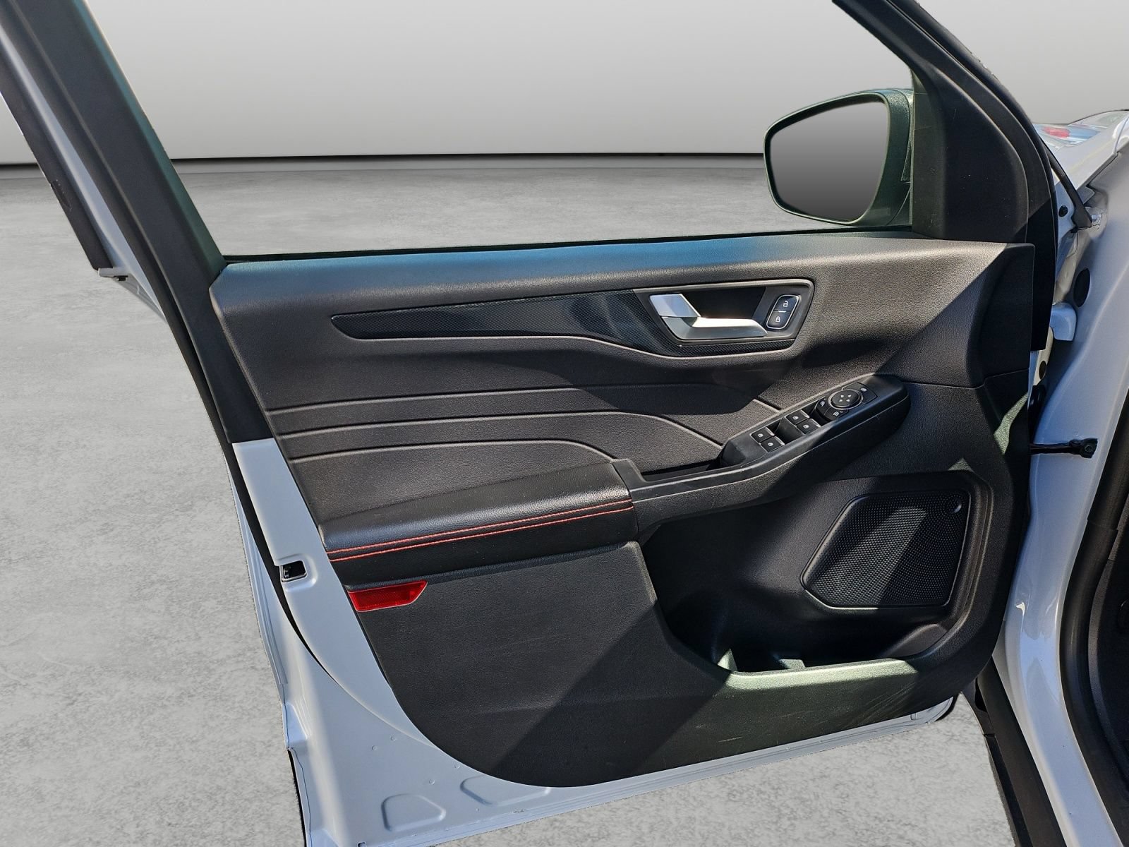 Used 2025 Ford Escape ST-Line w/ Tech Pack #1 FWD image 35