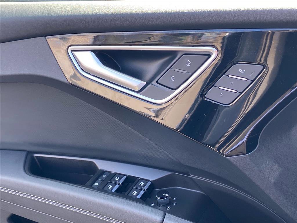 Used 2023 Audi Q4 e-tron Prestige AWD/4WD image 16