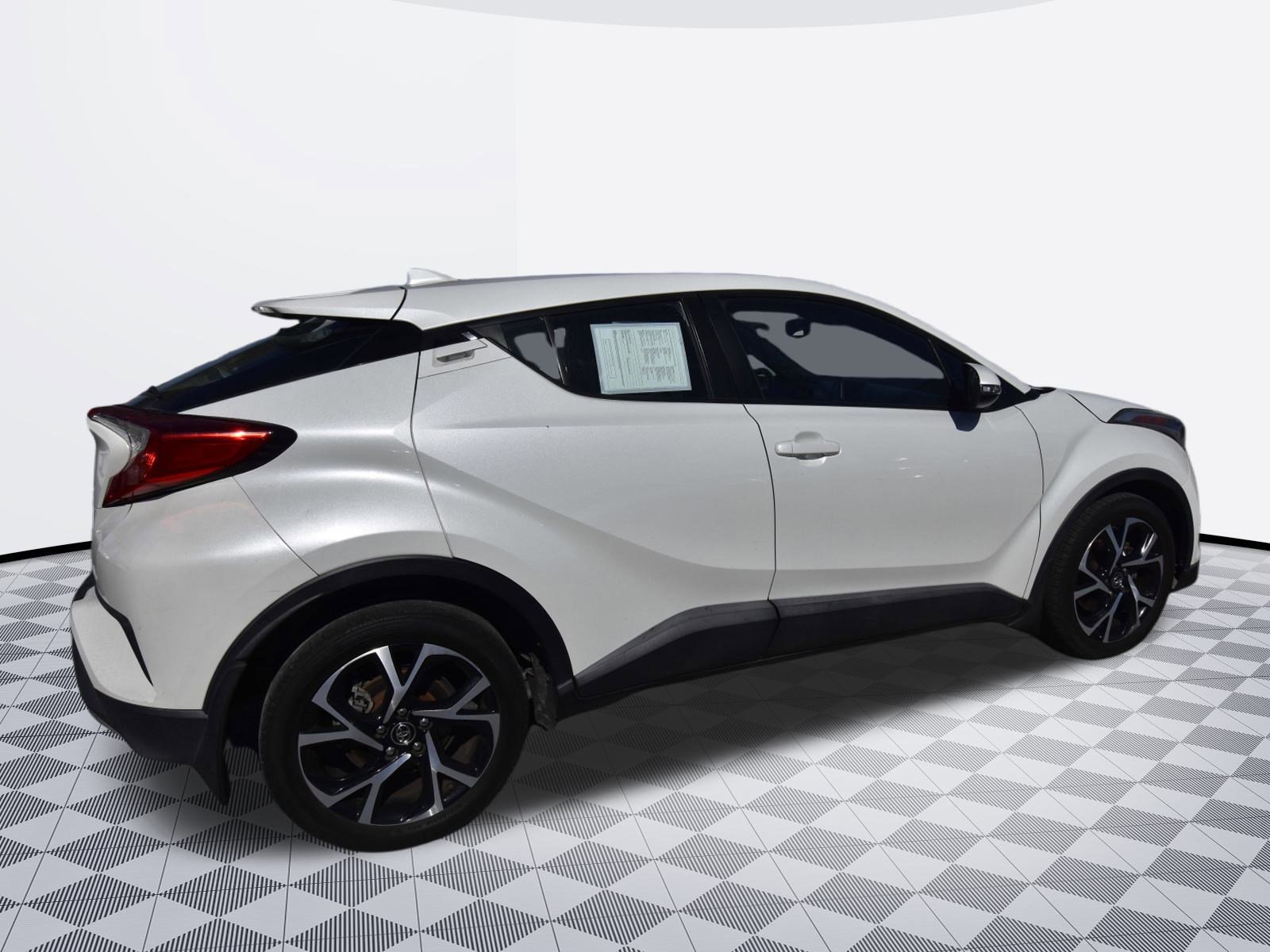 Used 2018 Toyota C-HR XLE image 2