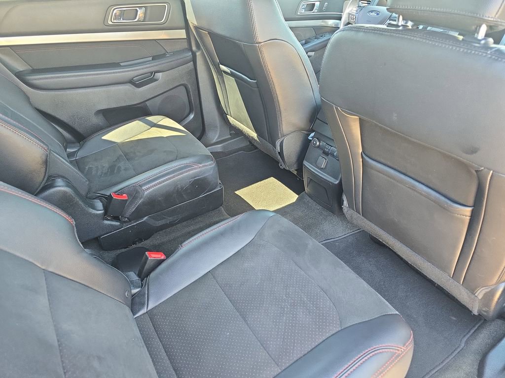 Used 2018 Ford Explorer XLT w/ Equipment Group 202A image 11