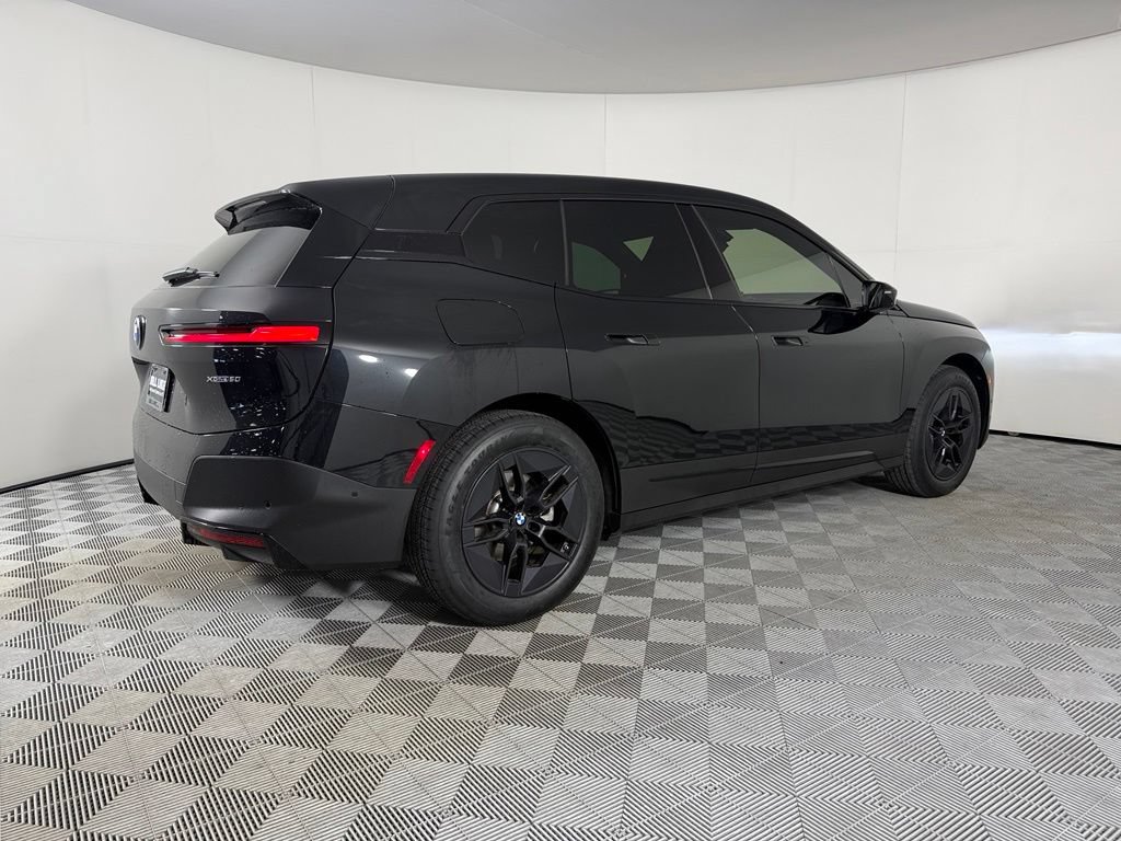 Used 2024 BMW iX xDrive50 AWD/4WD image 6