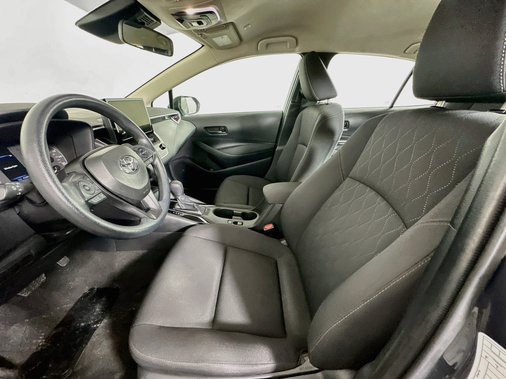 Used 2025 Toyota Corolla LE FWD image 13