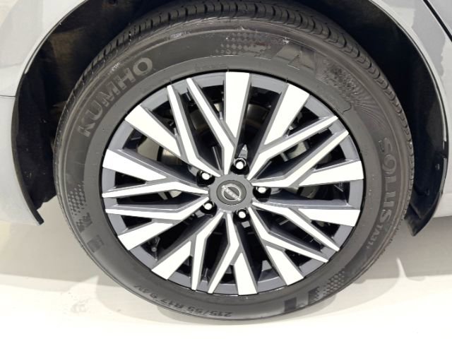 Used 2025 Nissan Altima 2.5 SV FWD image 12