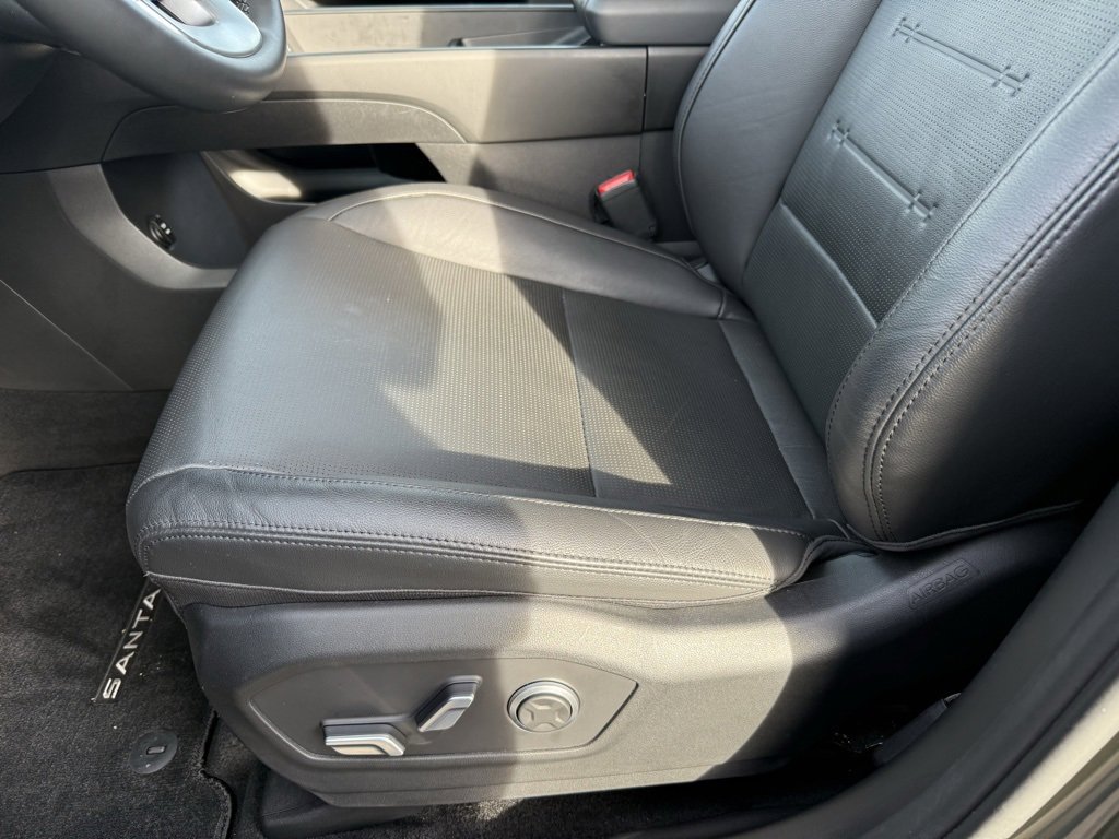 Used 2025 Hyundai Santa Fe Limited image 24