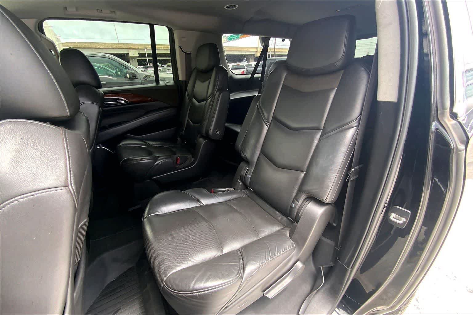 Used 2019 Cadillac Escalade ESV Luxury AWD/4WD image 29