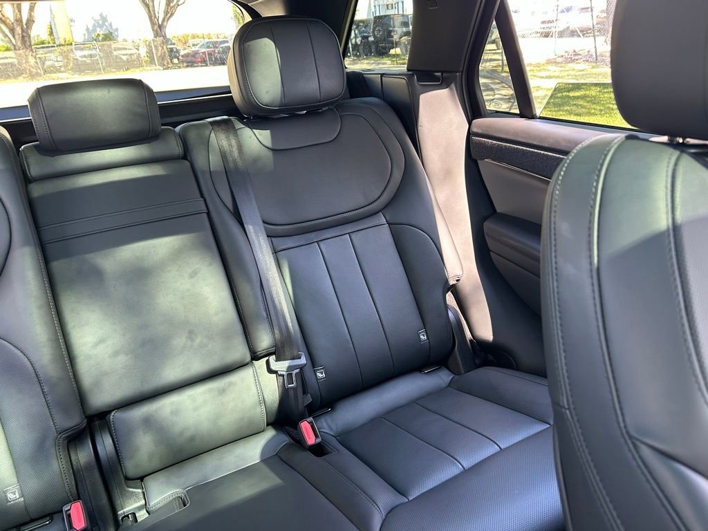 Used 2025 Land Rover Range Rover Sport SE image 15