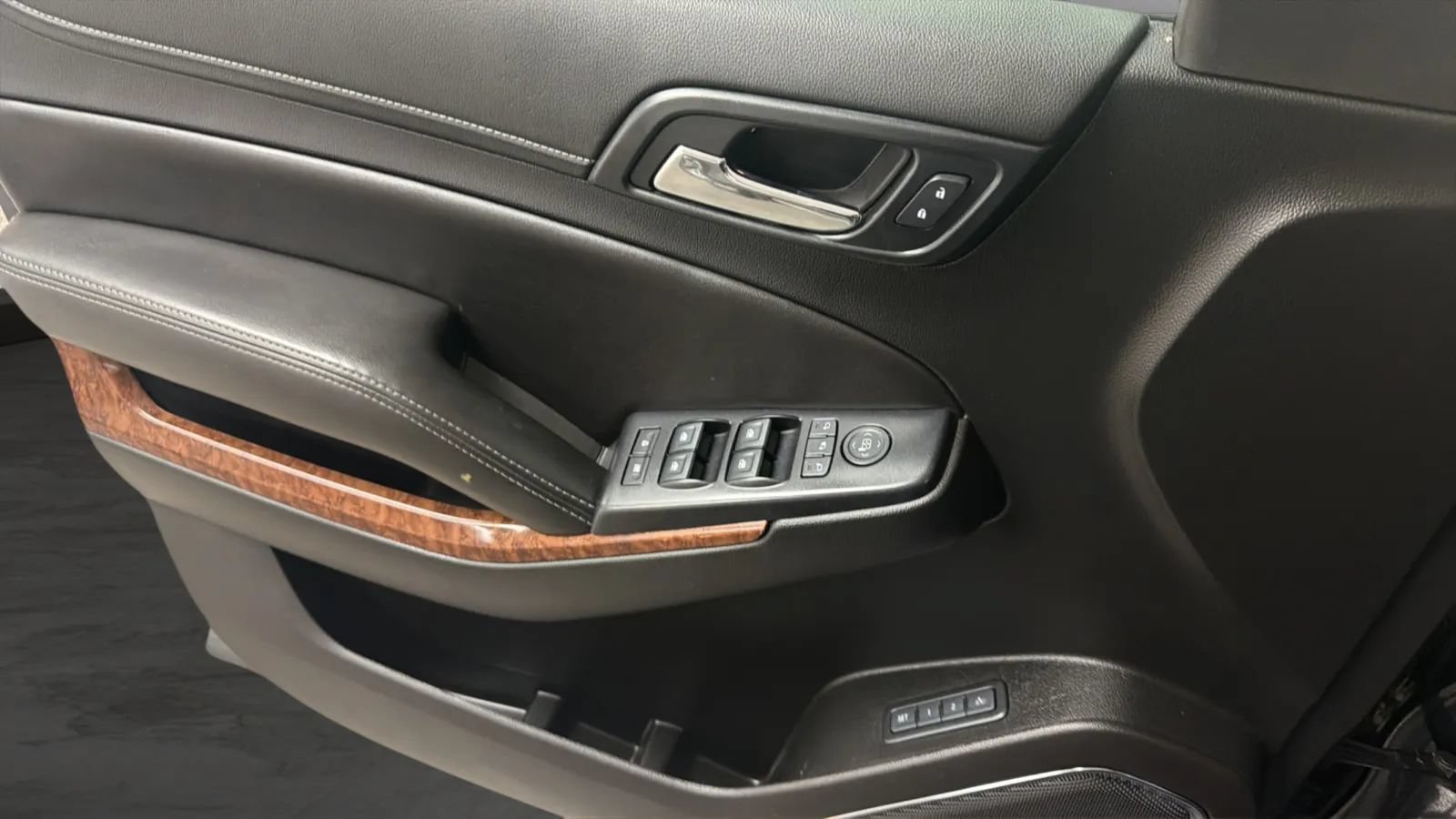 Used 2018 Chevrolet Tahoe Premier RWD image 17