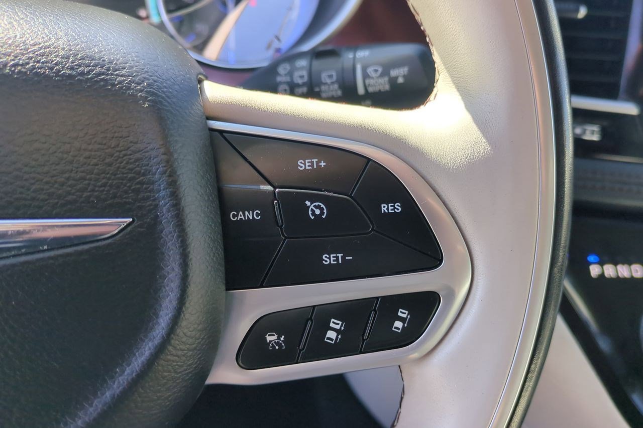 Used 2020 Chrysler Pacifica Limited w/ Tire & Wheel Group image 13