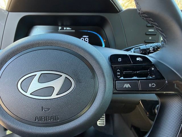 Certified 2025 Hyundai Elantra Sport image 37