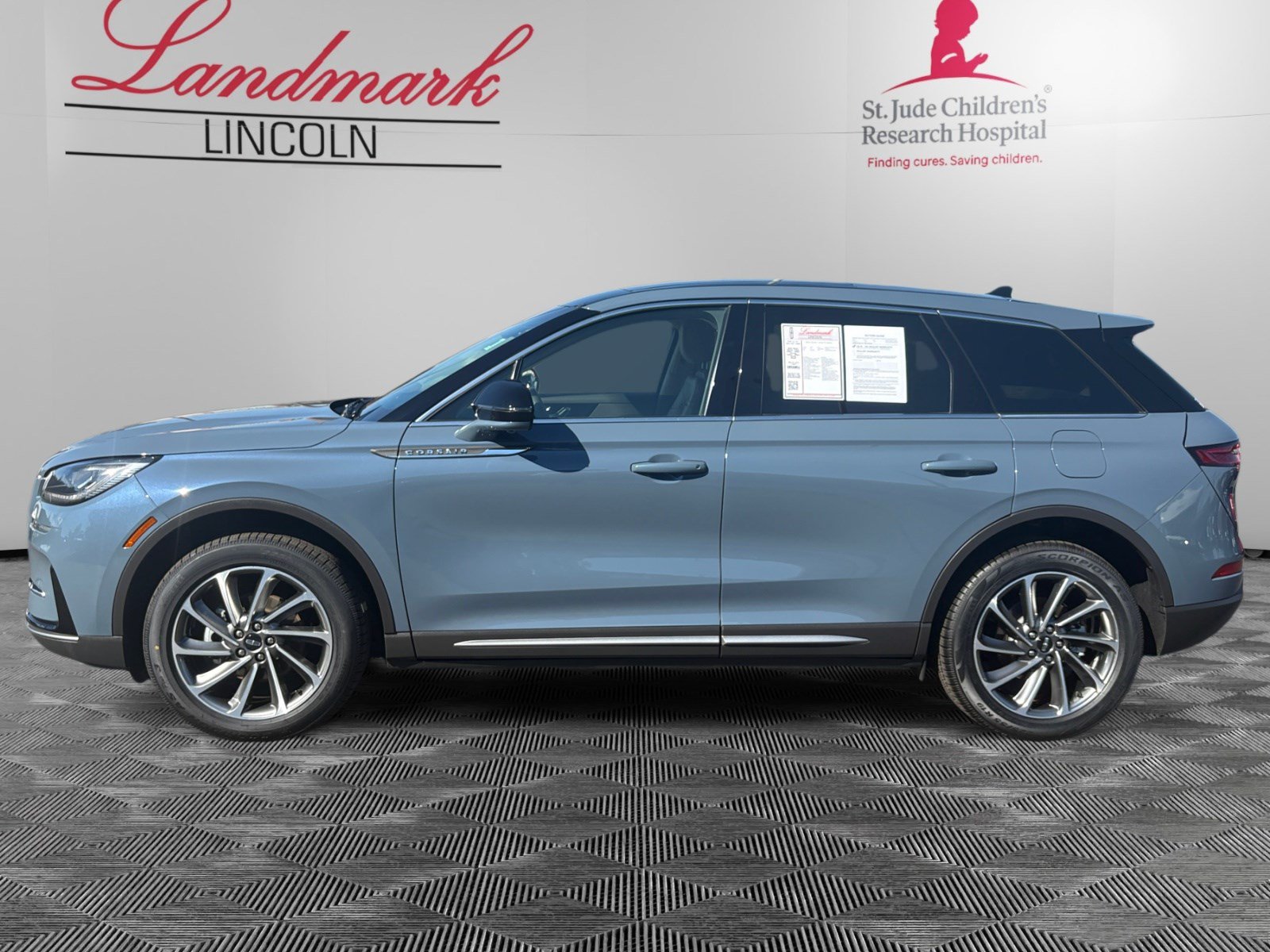 Certified 2024 Lincoln Corsair AWD w/ Equipment Group 101A image 2