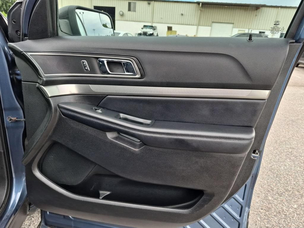 Used 2018 Ford Explorer XLT FWD image 34