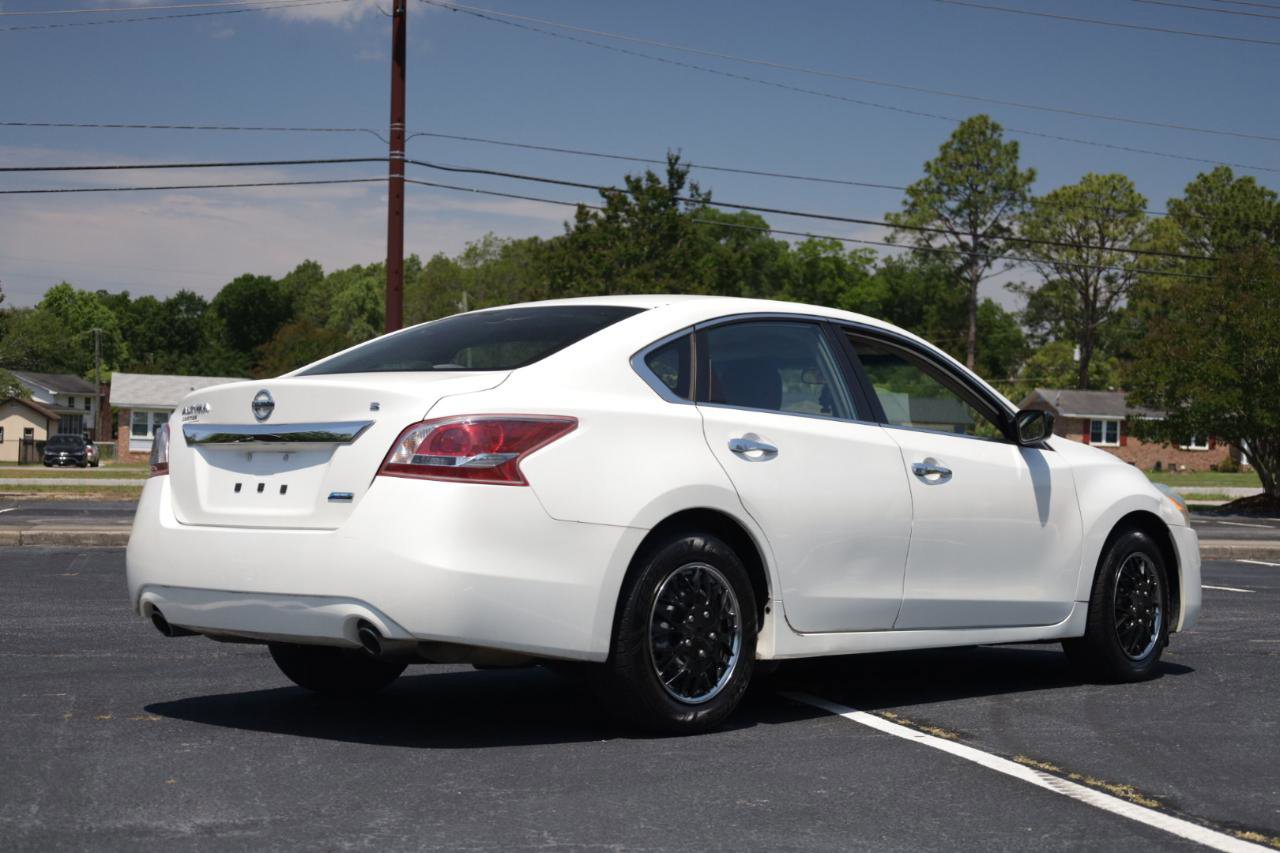 Used 2013 Nissan Altima 2.5 S FWD image 5