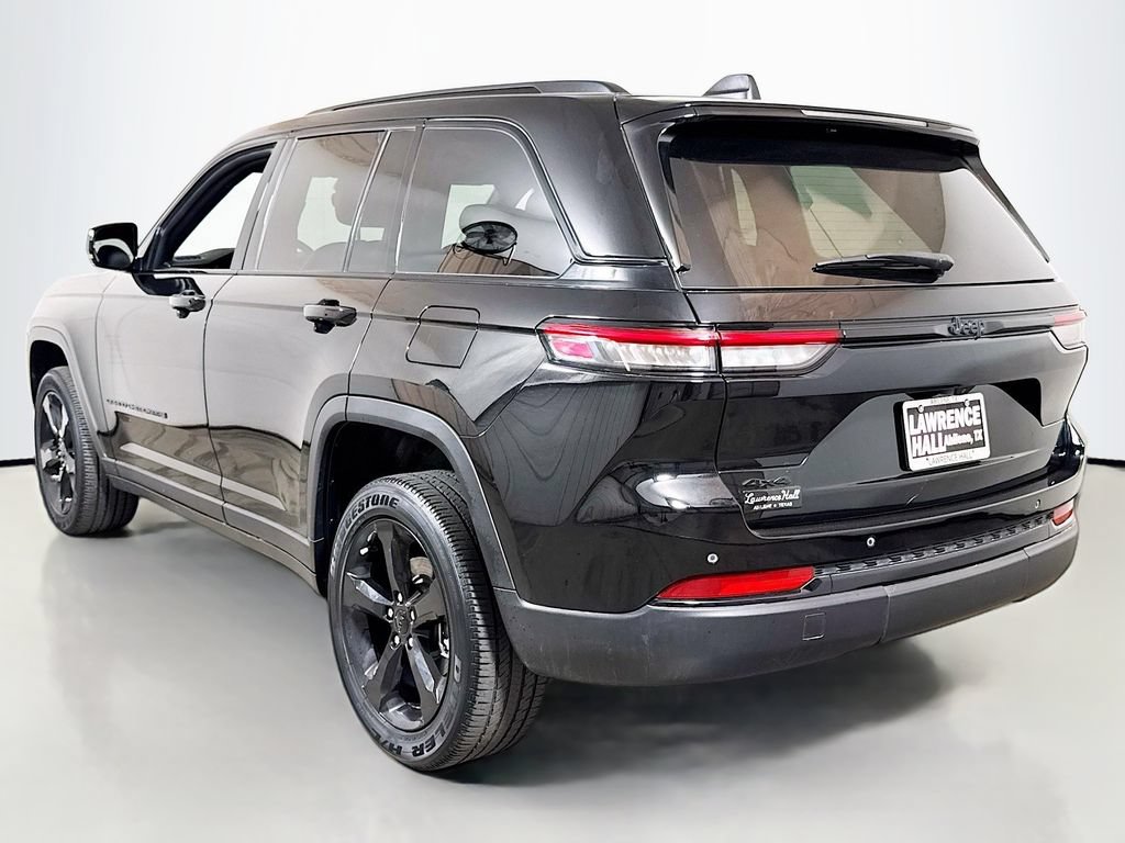 Used 2023 Jeep Grand Cherokee Altitude AWD/4WD image 6