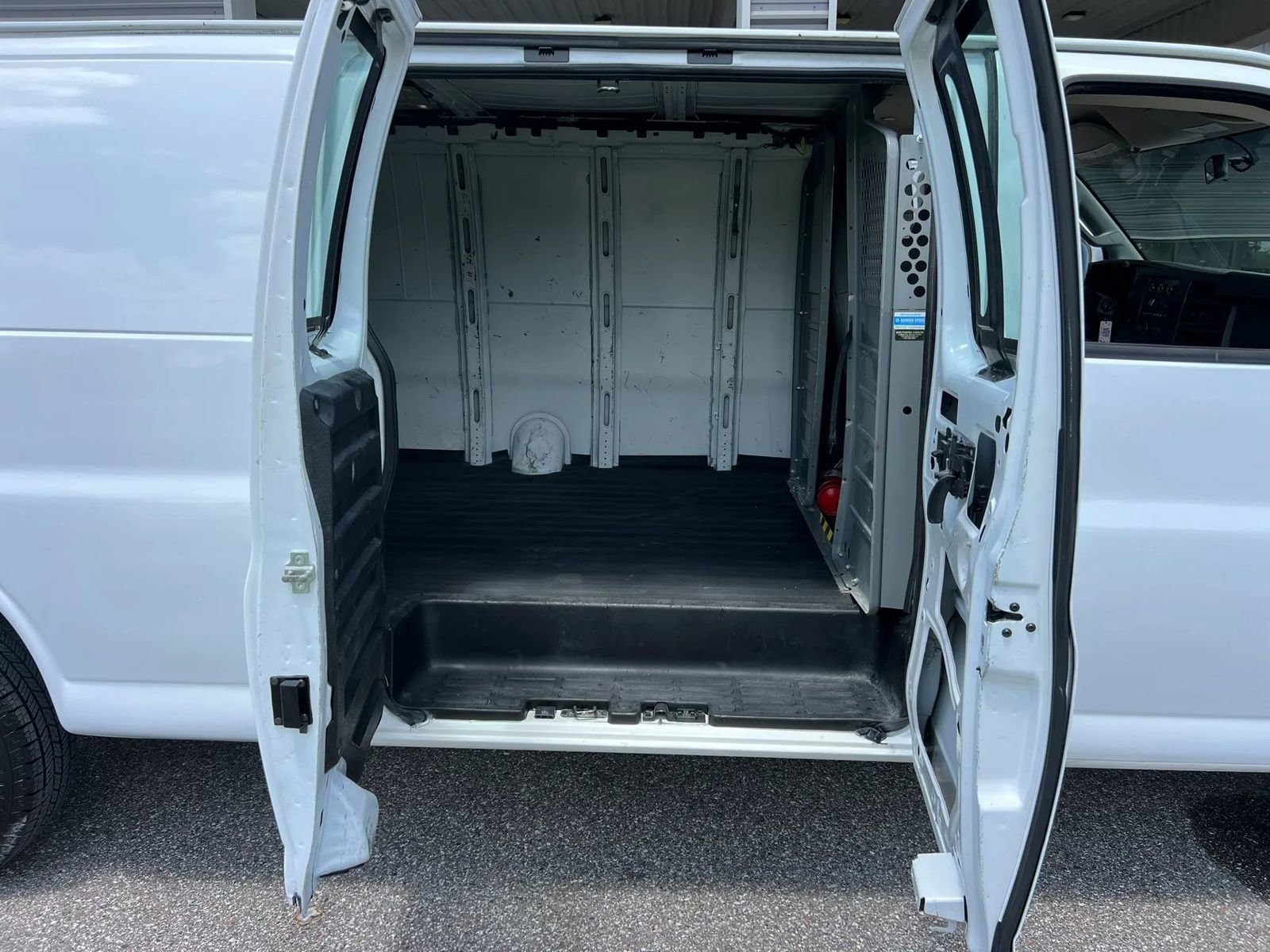 Used 2019 Chevrolet Express 2500 Extended w/ Driver Convenience Package RWD image 19