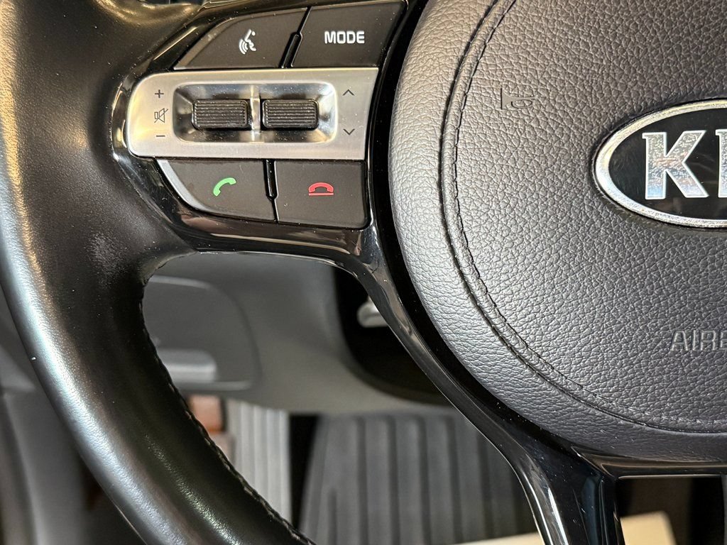 Used 2018 Kia Cadenza Premium w/ Luxury Package FWD image 11