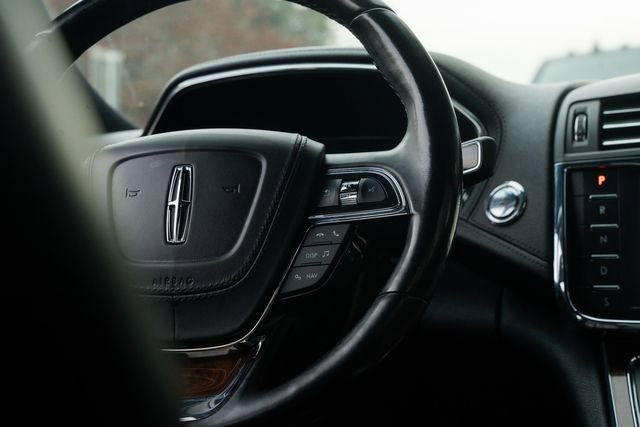 Used 2017 Lincoln Continental Select w/ Technology Package image 40