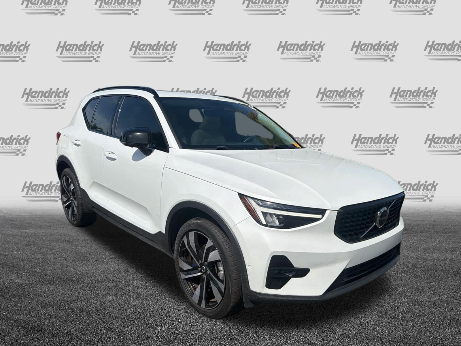 Certified 2023 Volvo XC40 B4 Plus w/ Protection Package Premier FWD image 3