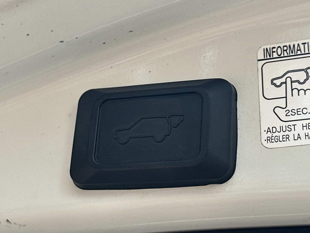 Used 2018 Toyota RAV4 Limited image 19