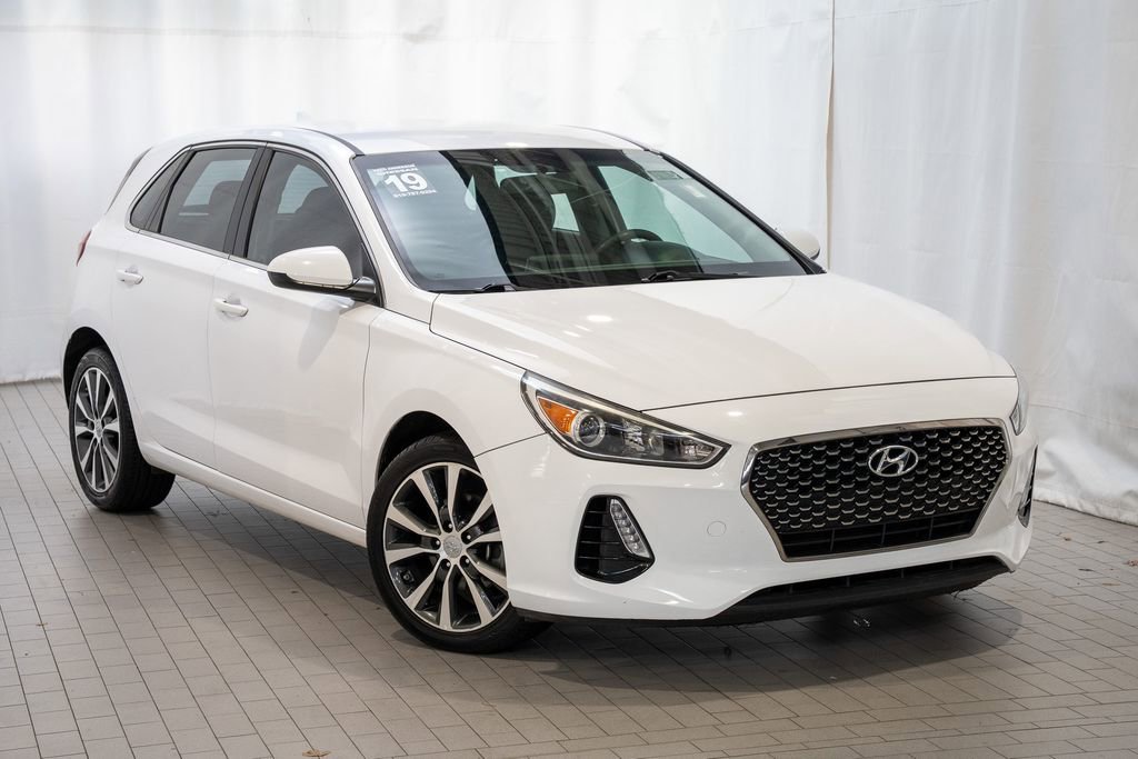 Used 2018 Hyundai Elantra GT image 1