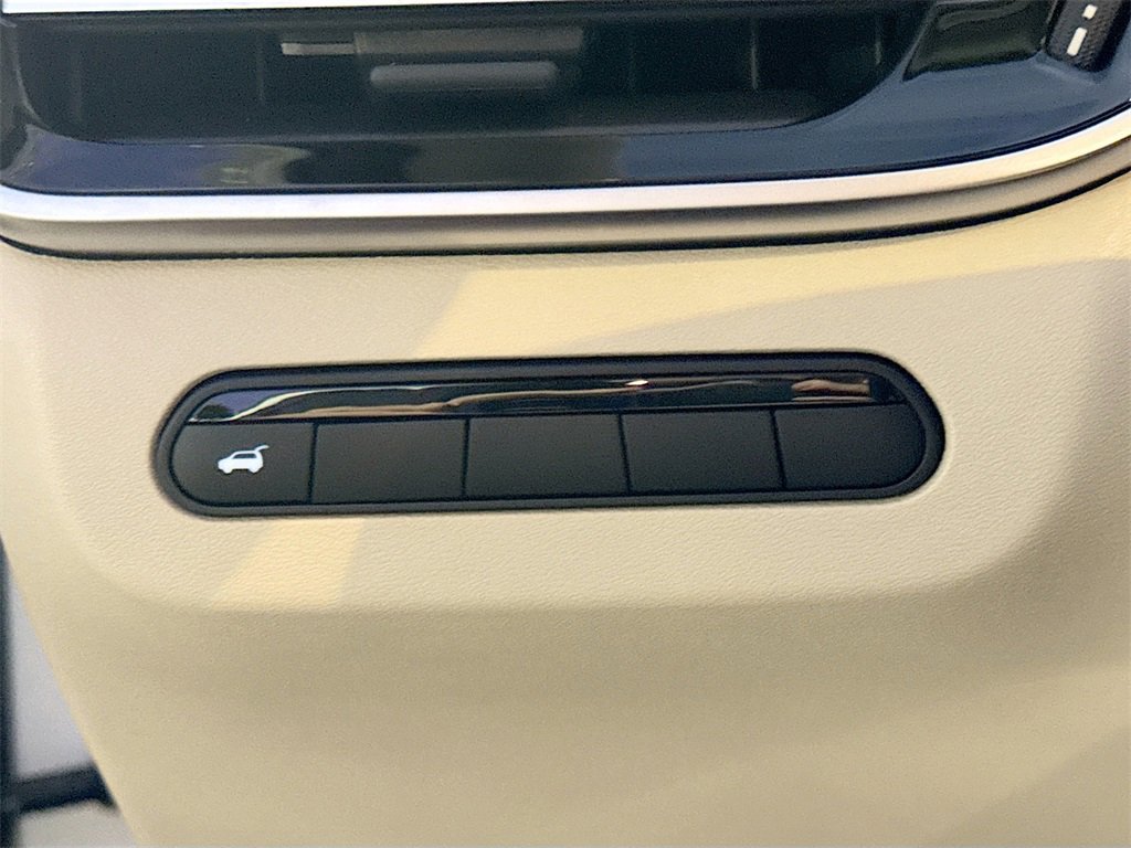 Used 2025 INFINITI QX60 Pure image 11