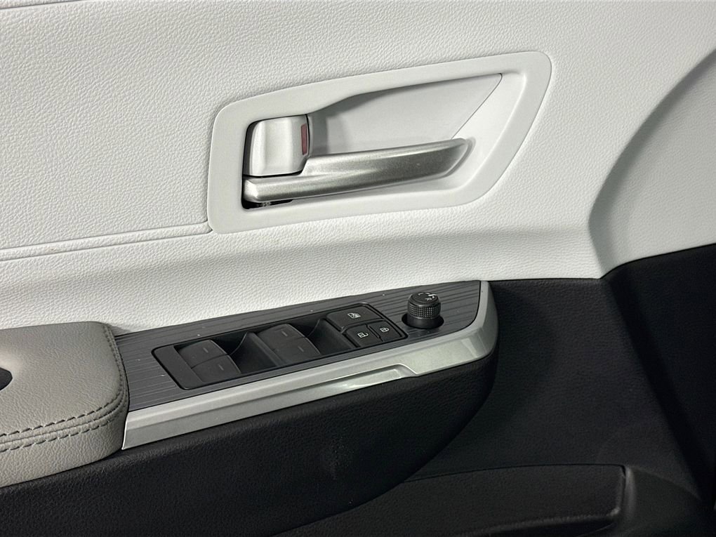 New 2026 Toyota Sienna XLE image 22